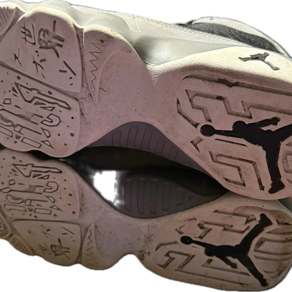 Jordan Men's Black and Gray Athletic Shoes - Picture 5 of 5